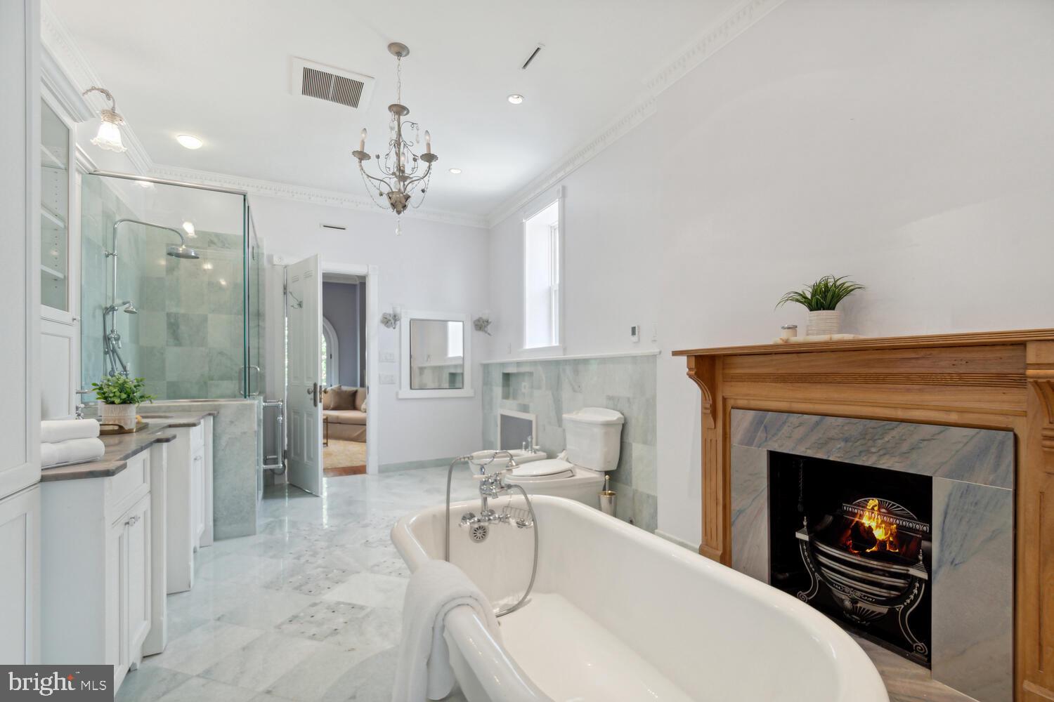 2010 HILLYER PLACE NW