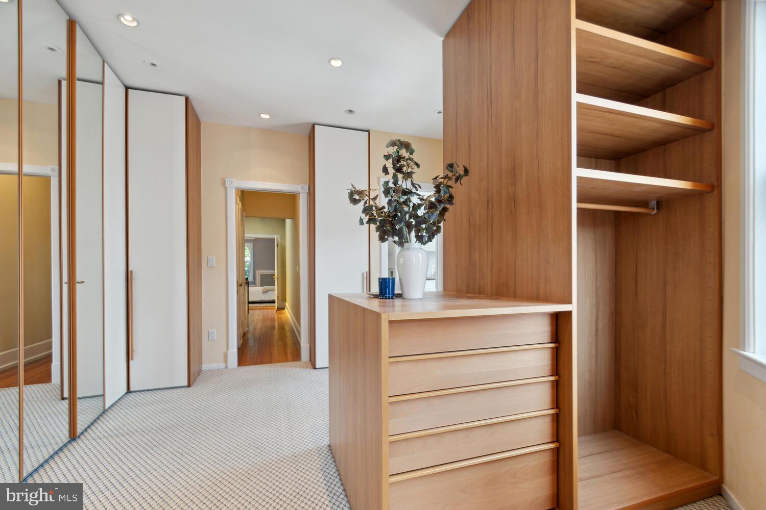 2010 HILLYER PLACE NW