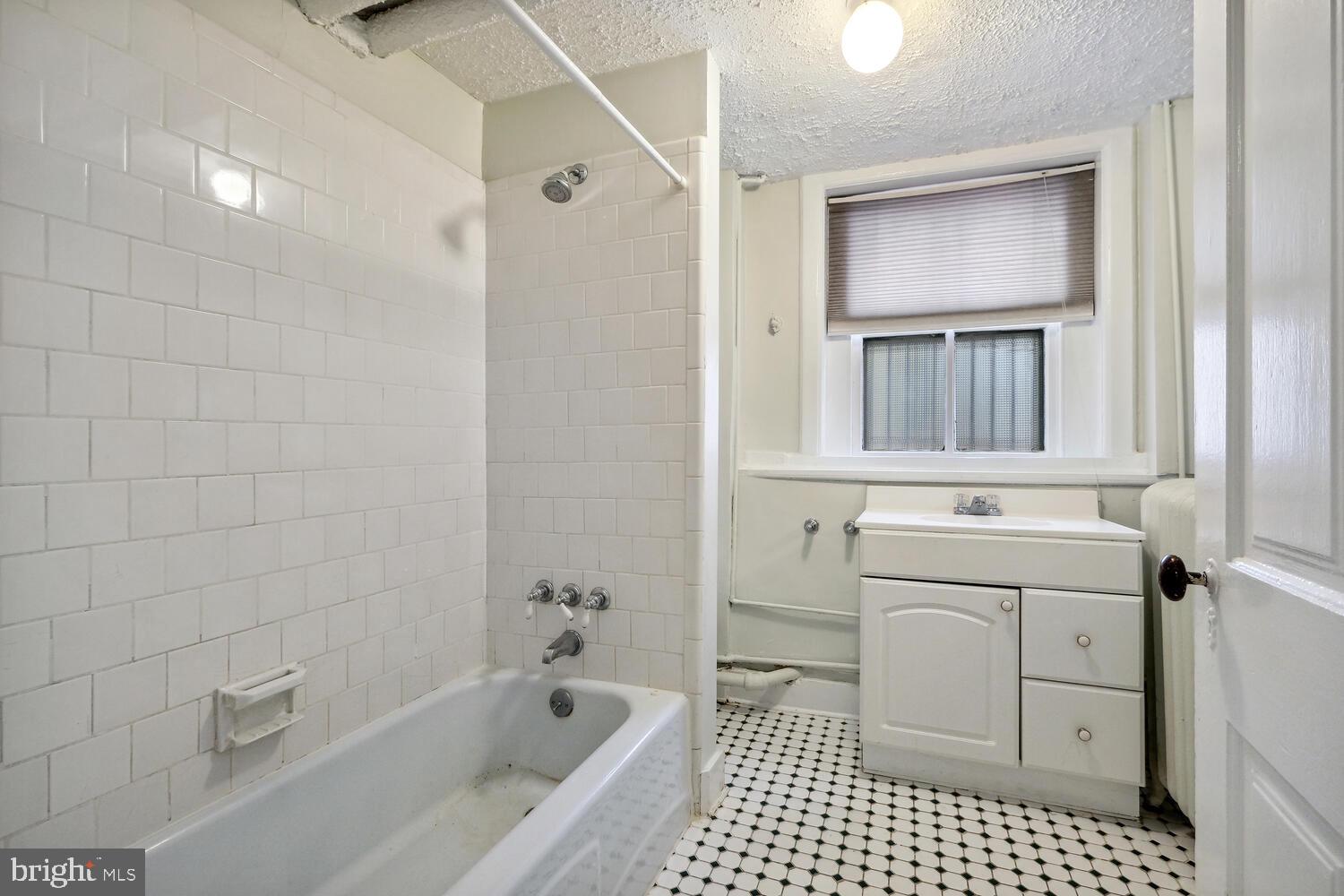 2010 HILLYER PLACE NW