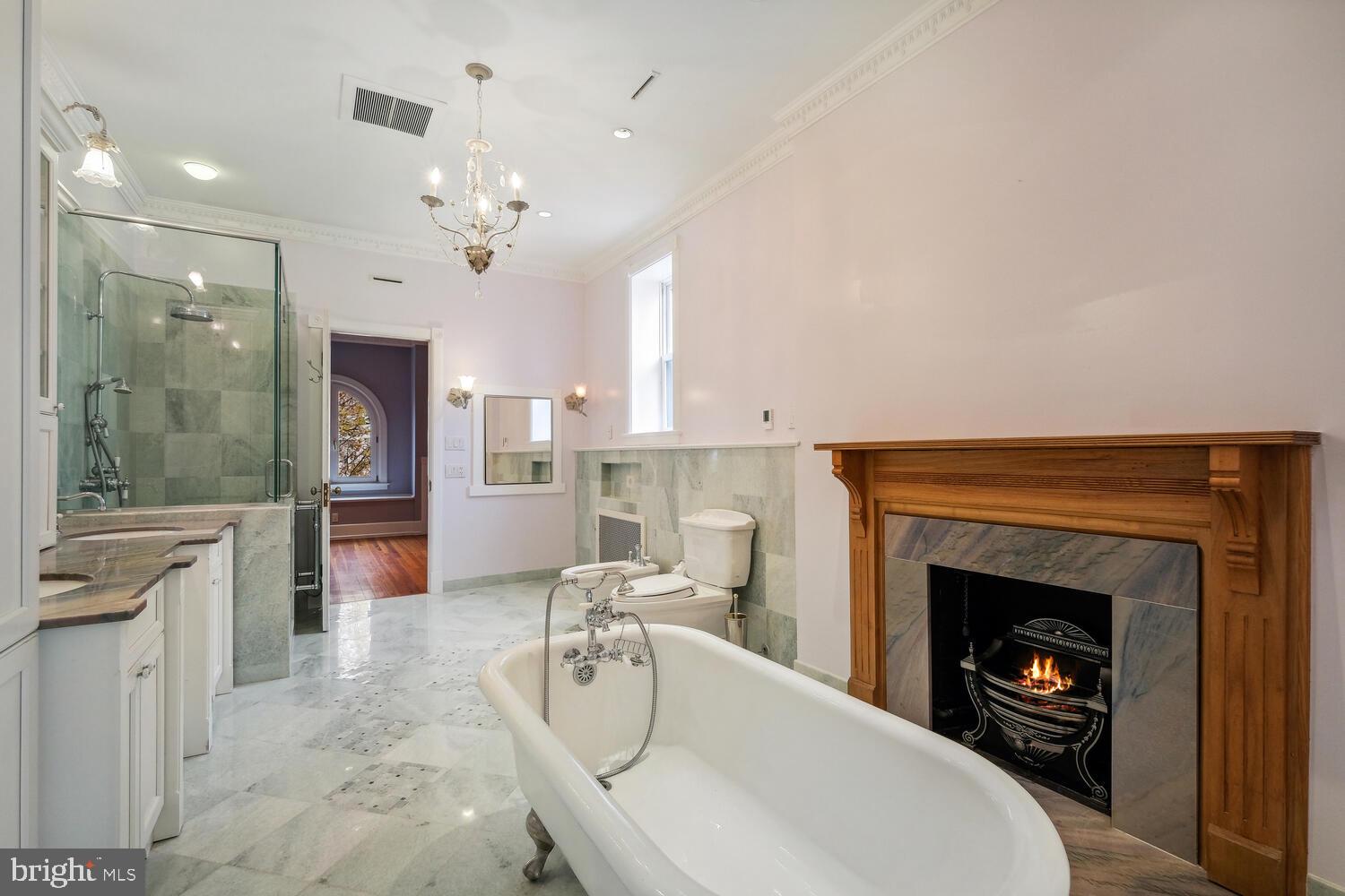 2010 HILLYER PLACE NW