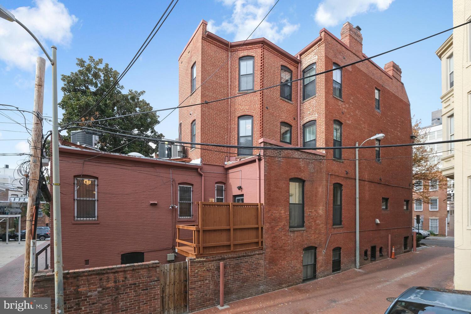 2010 HILLYER PLACE NW