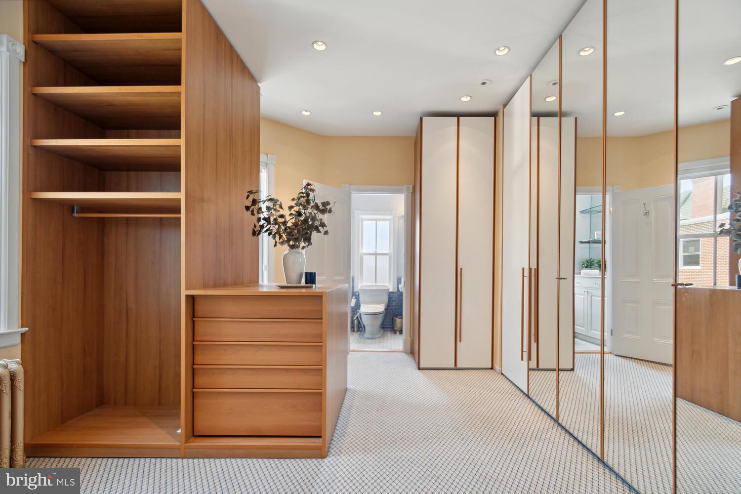 2010 HILLYER PLACE NW