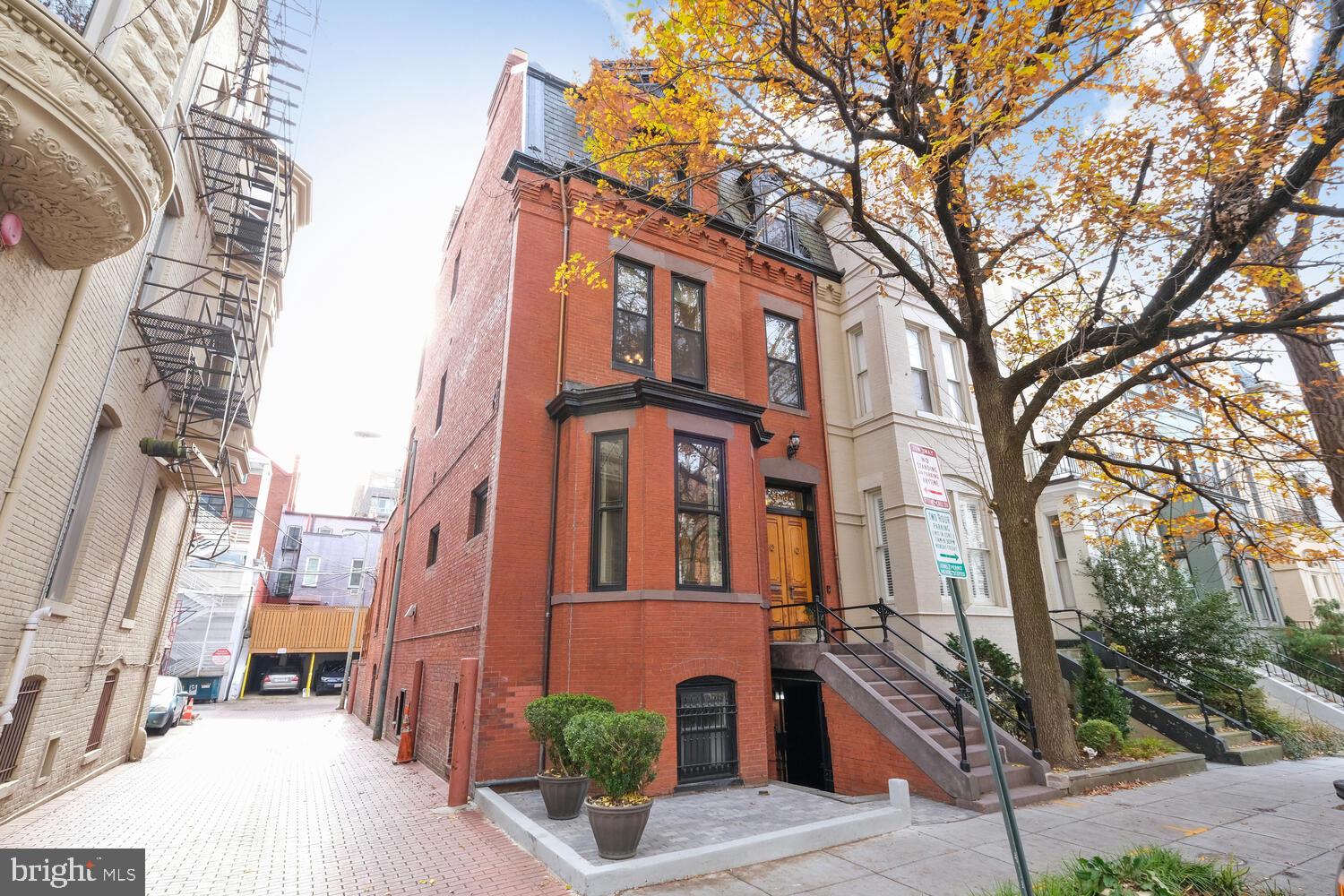 2010 HILLYER PLACE NW