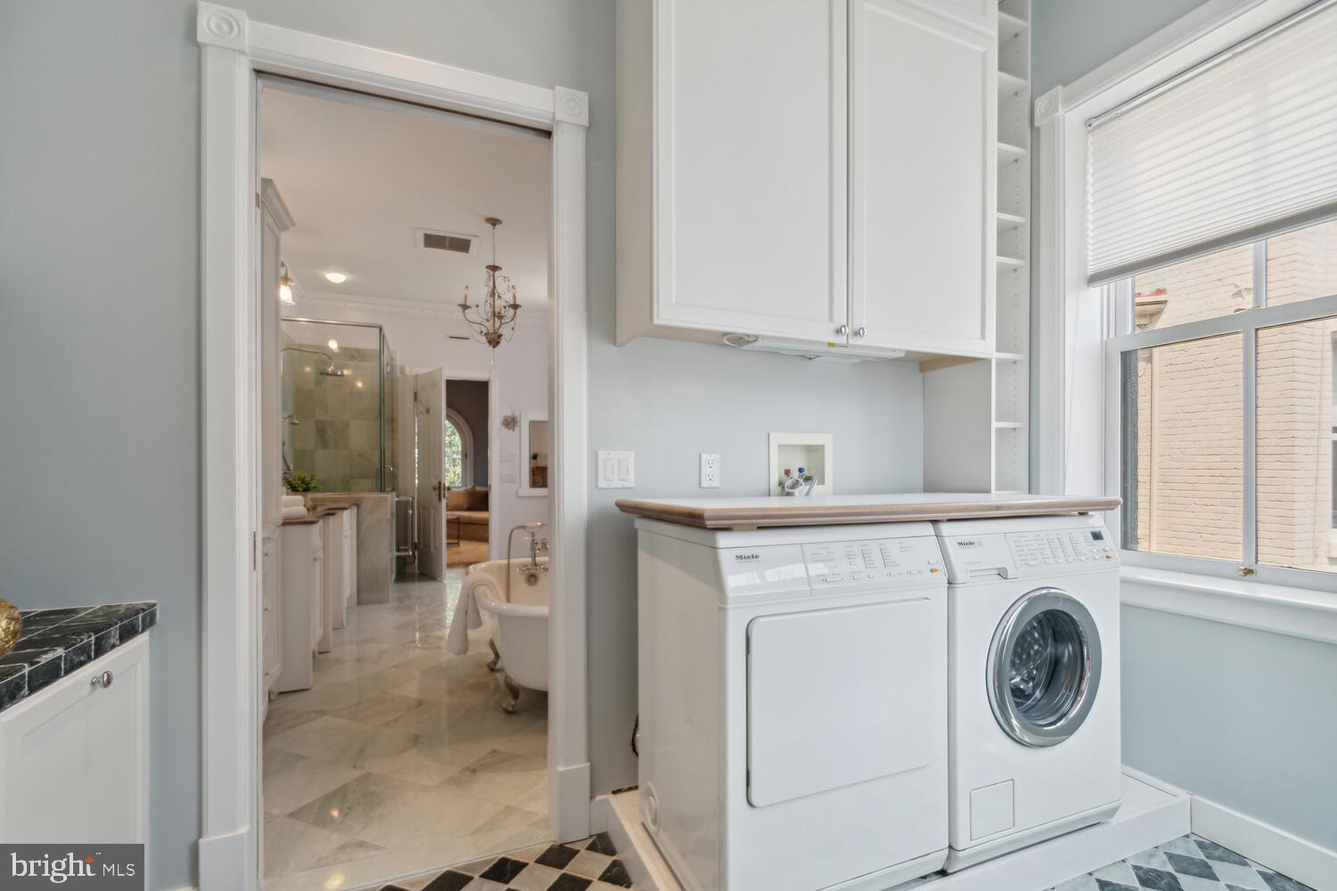 2010 HILLYER PLACE NW