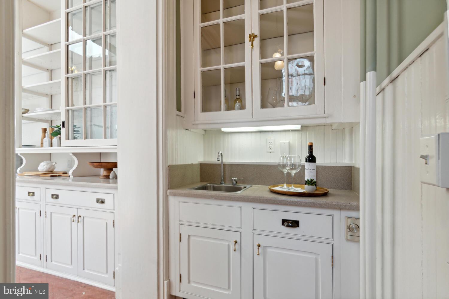 2010 HILLYER PLACE NW