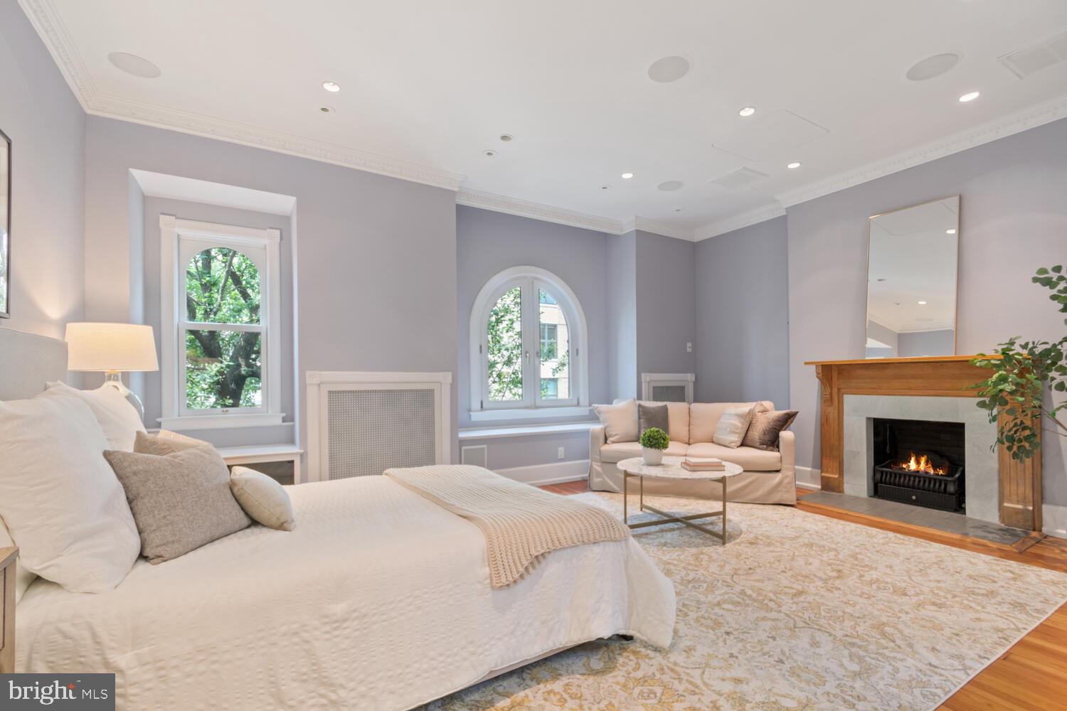 2010 HILLYER PLACE NW