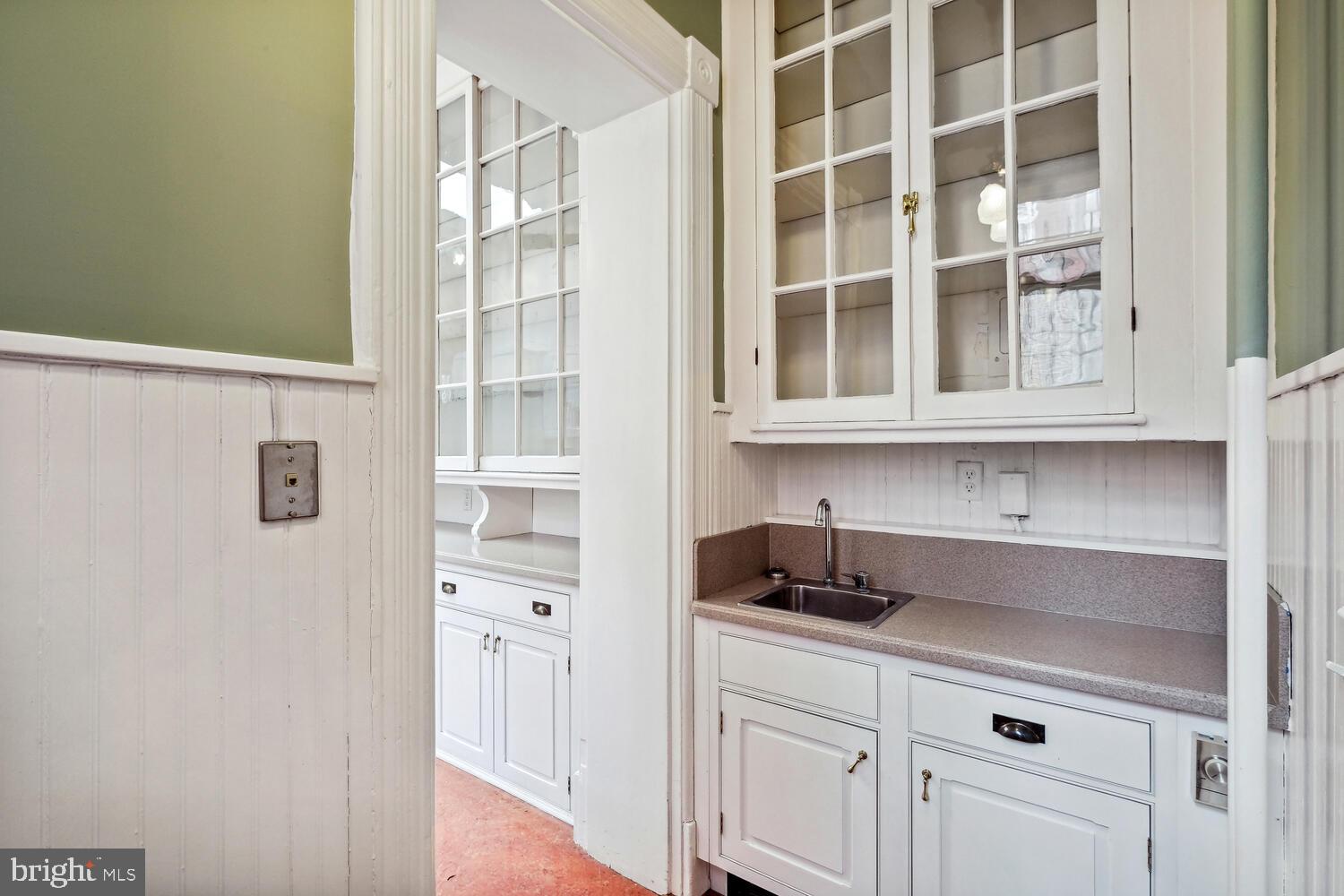 2010 HILLYER PLACE NW