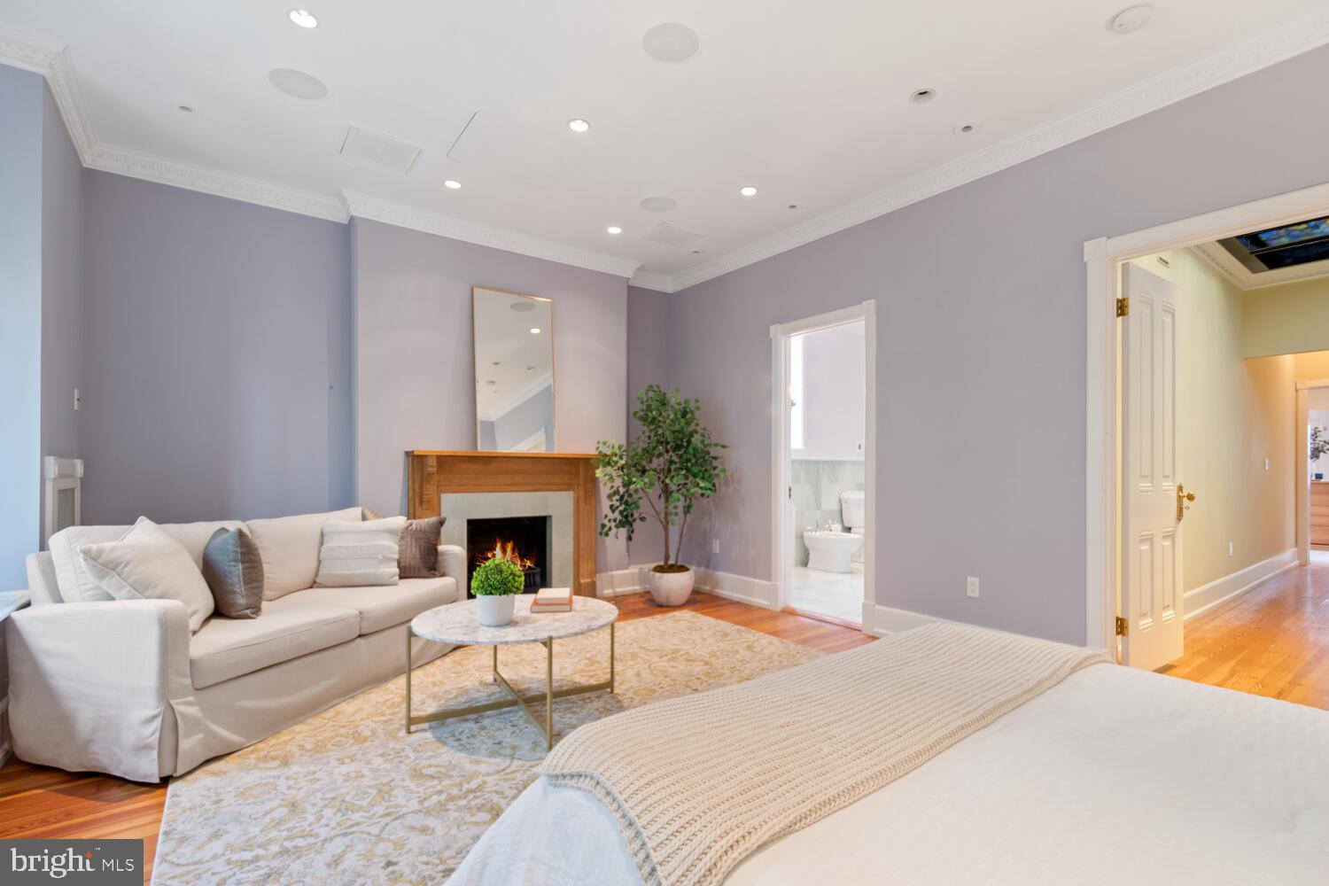 2010 HILLYER PLACE NW