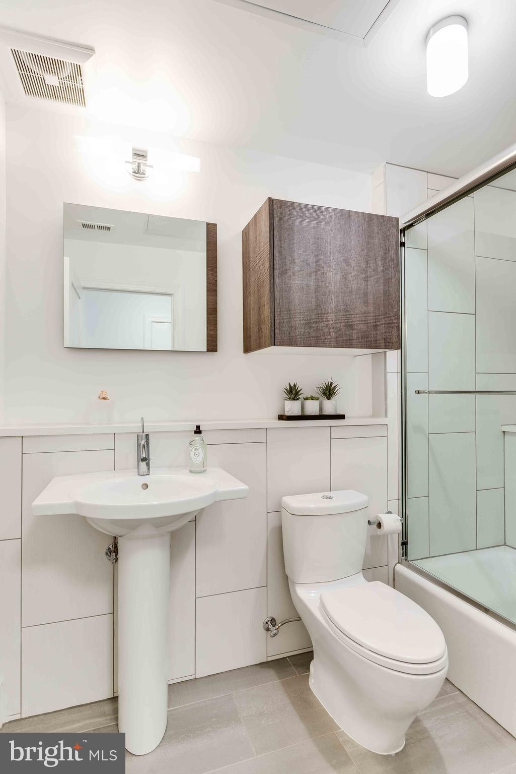 1252 WISCONSIN AVENUE NW 202