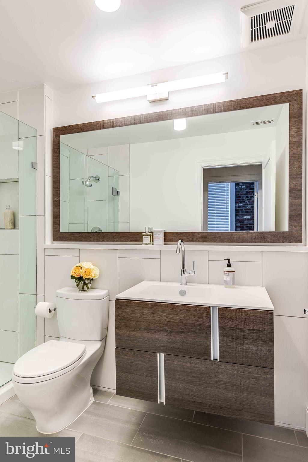 1252 WISCONSIN AVENUE NW 202