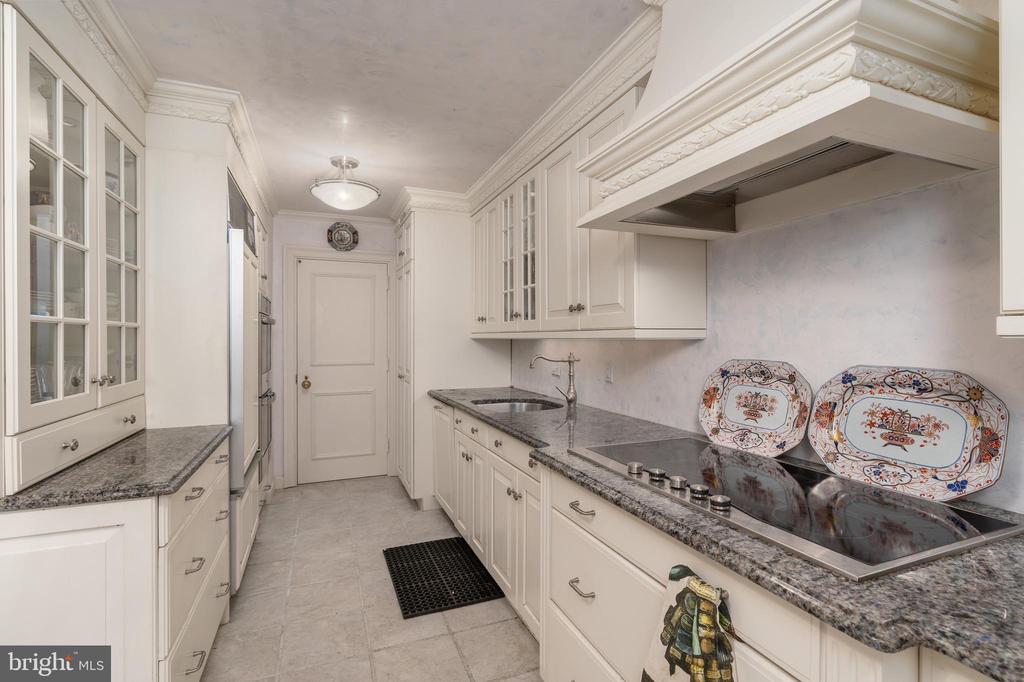 4200 MASSACHUSETTS AVENUE NW 504