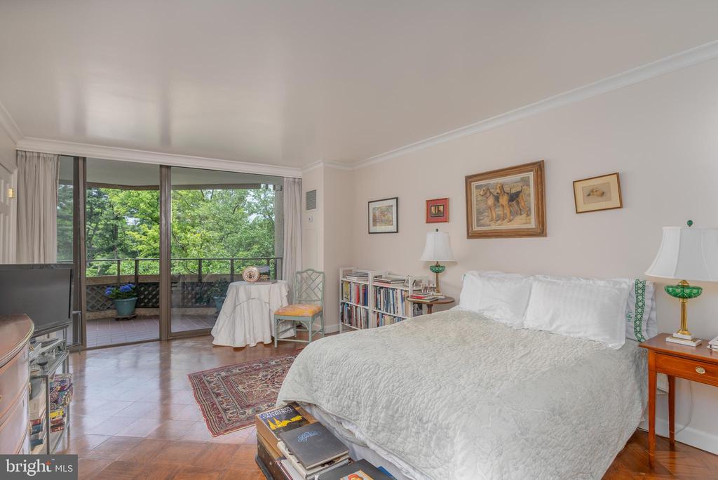 4200 MASSACHUSETTS AVENUE NW 504