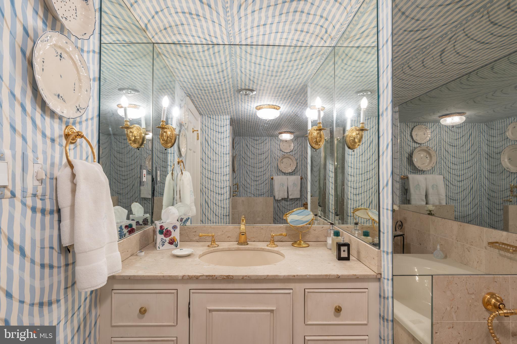 4200 MASSACHUSETTS AVENUE NW 504