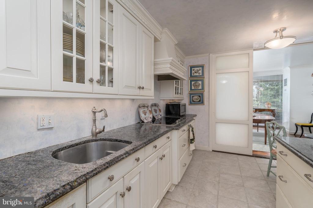 4200 MASSACHUSETTS AVENUE NW 504