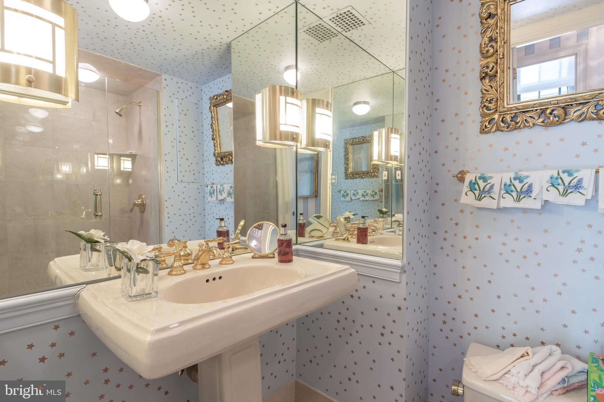 4200 MASSACHUSETTS AVENUE NW 504