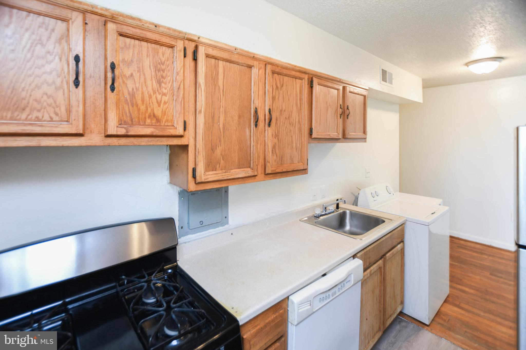 2640 WADE ROAD SE 23