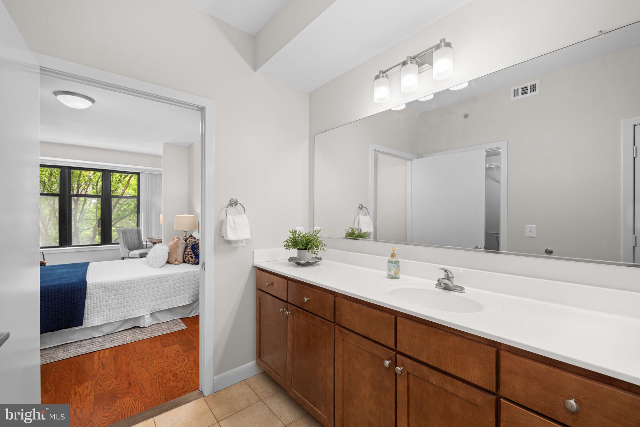 400 MASSACHUSETTS AVENUE NW 221