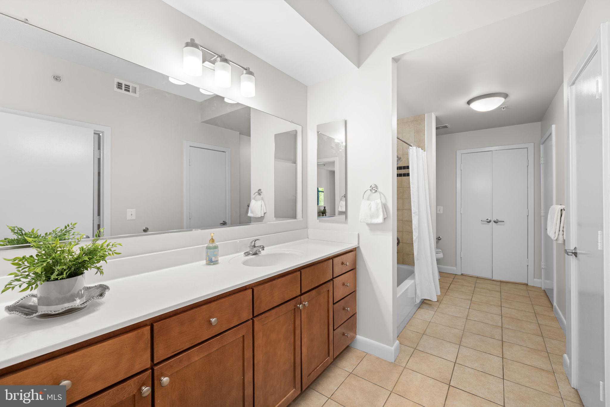 400 MASSACHUSETTS AVENUE NW 221