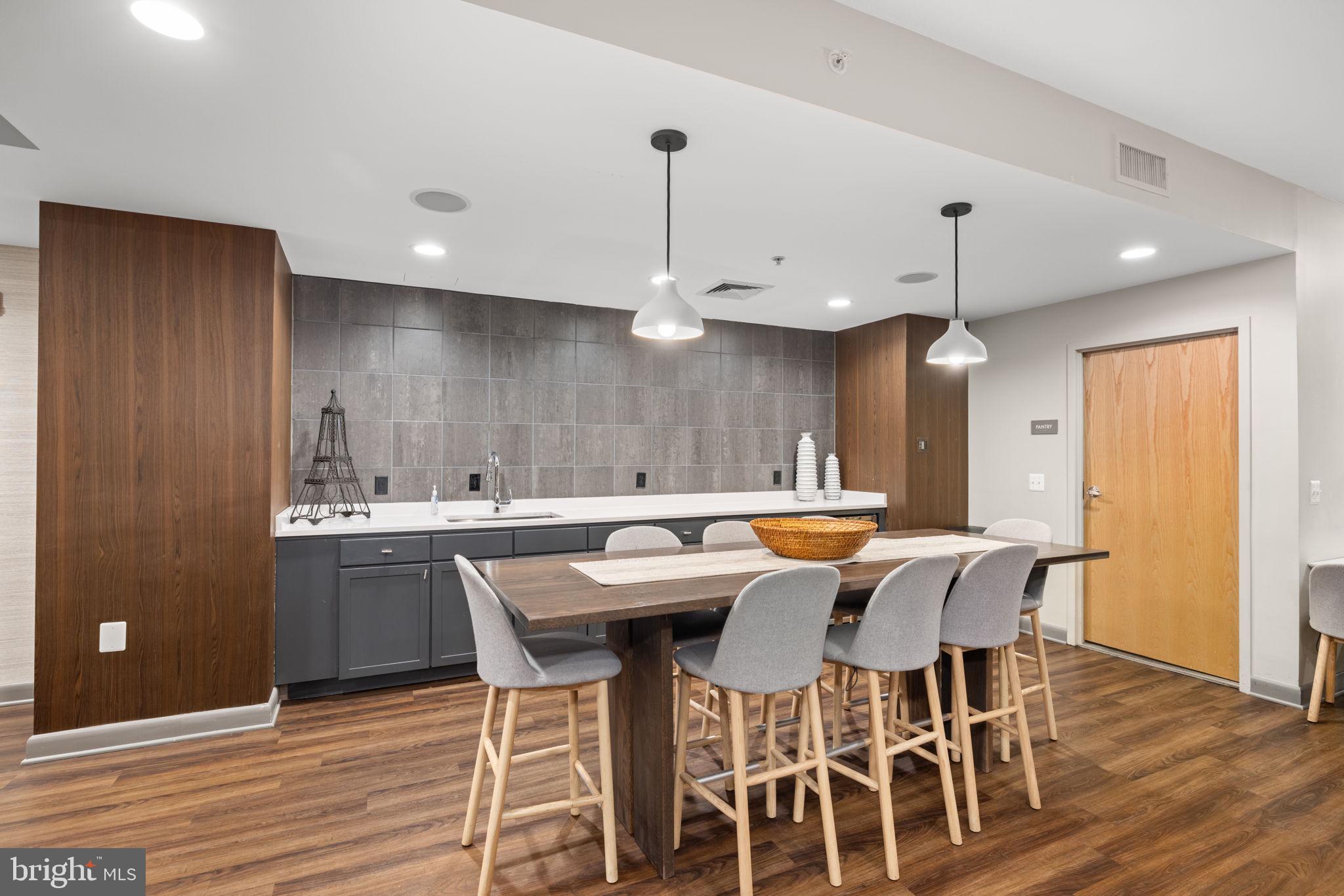 400 MASSACHUSETTS AVENUE NW 221