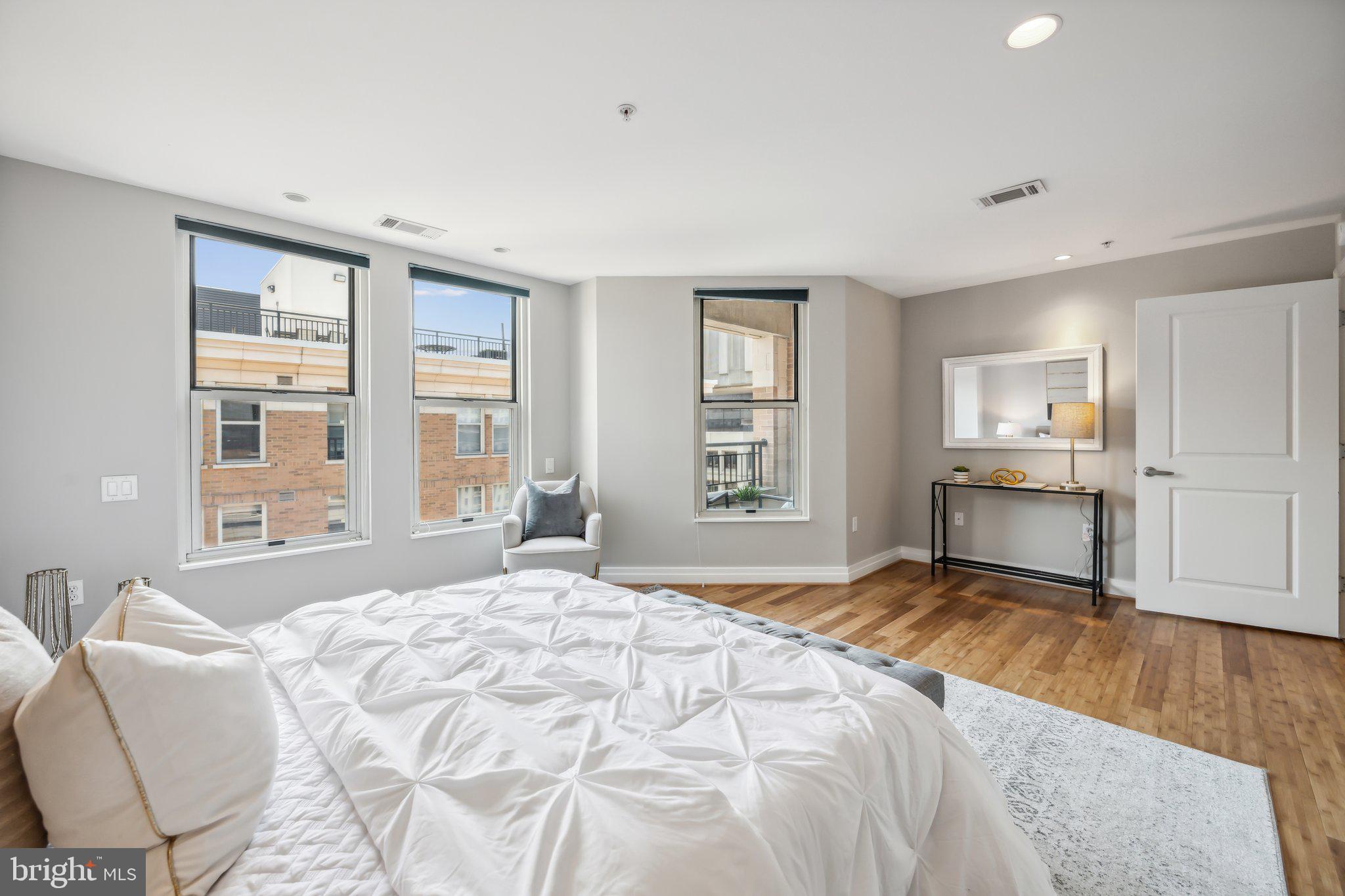 915 E STREET NW 1215