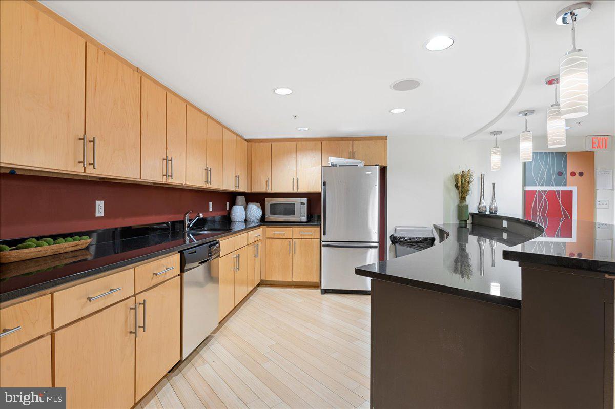 915 E STREET NW 1215