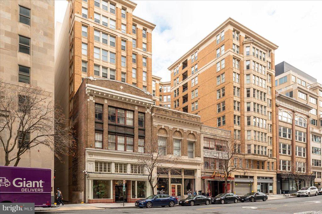 915 E STREET NW 1215