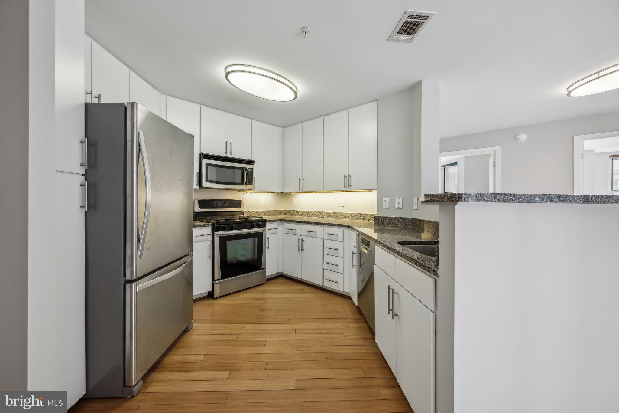 915 E STREET NW 1215