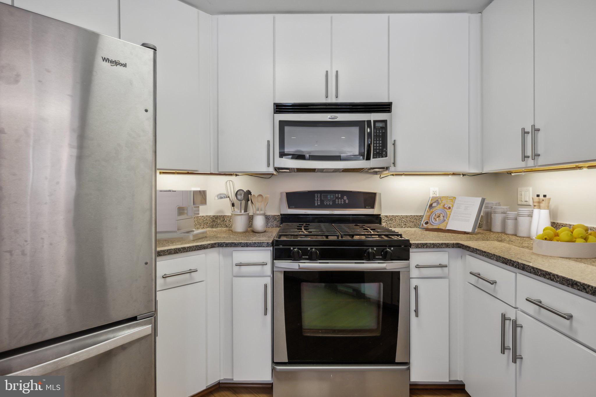 915 E STREET NW 1215