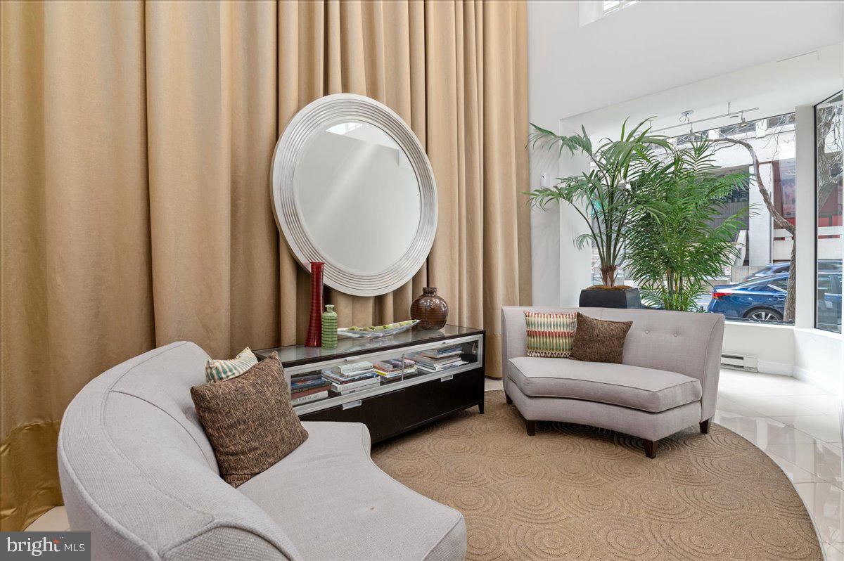 915 E STREET NW 1215