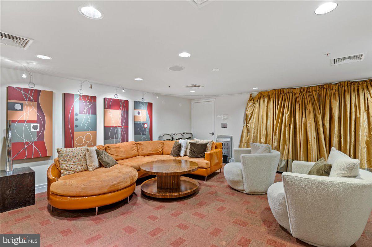 915 E STREET NW 1215