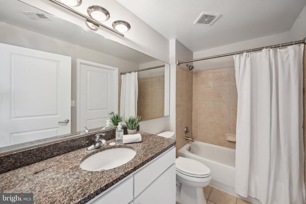 915 E STREET NW 1215