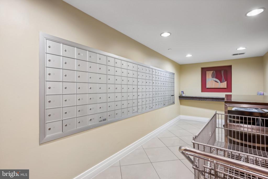 915 E STREET NW 1215