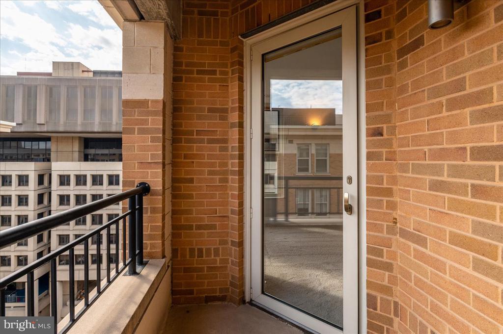 915 E STREET NW 1215