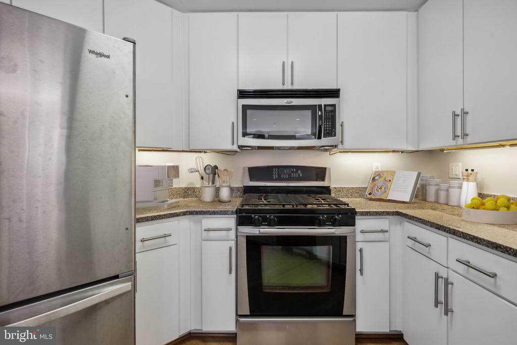 915 E STREET NW 1215