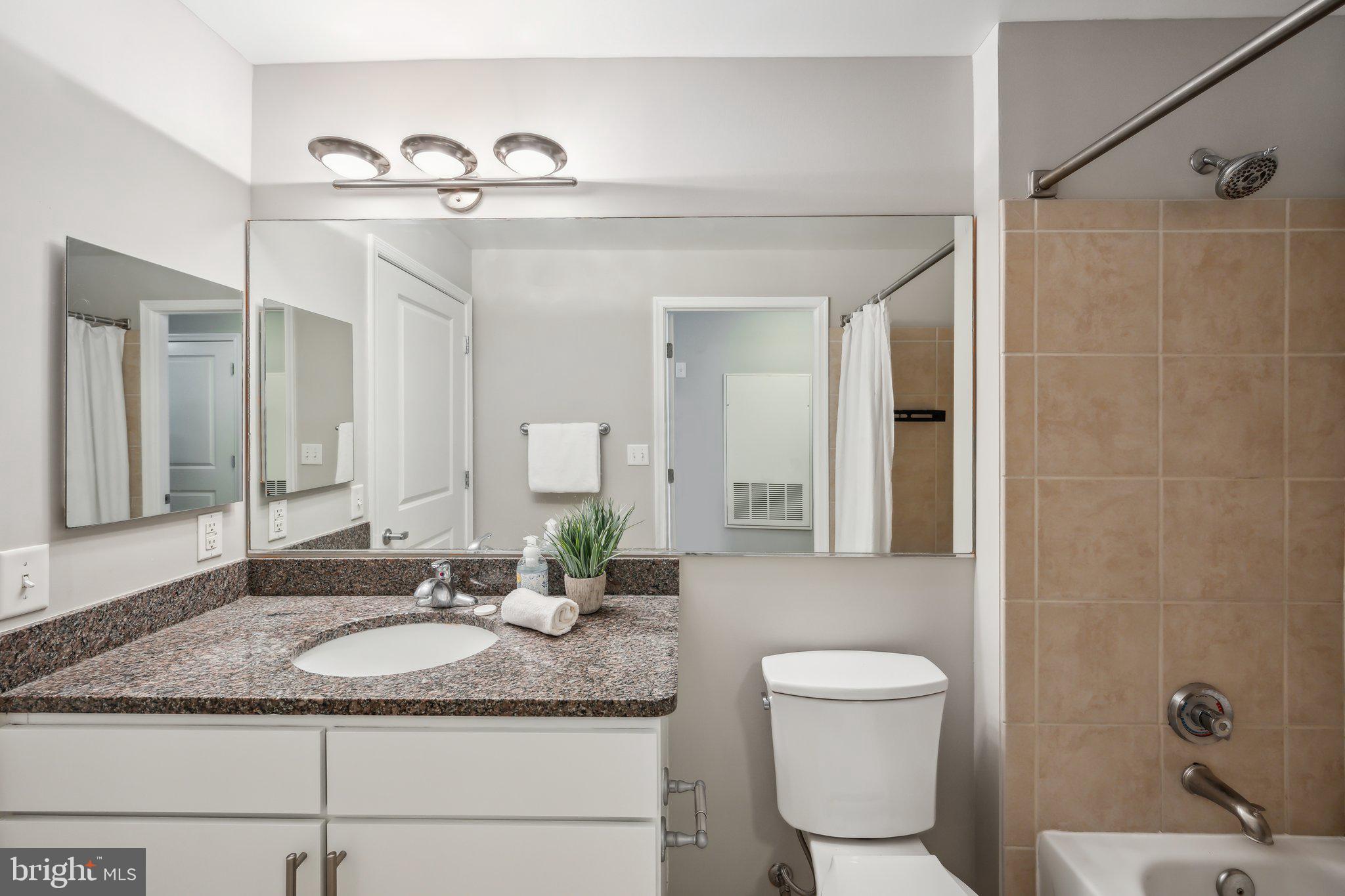 915 E STREET NW 1215