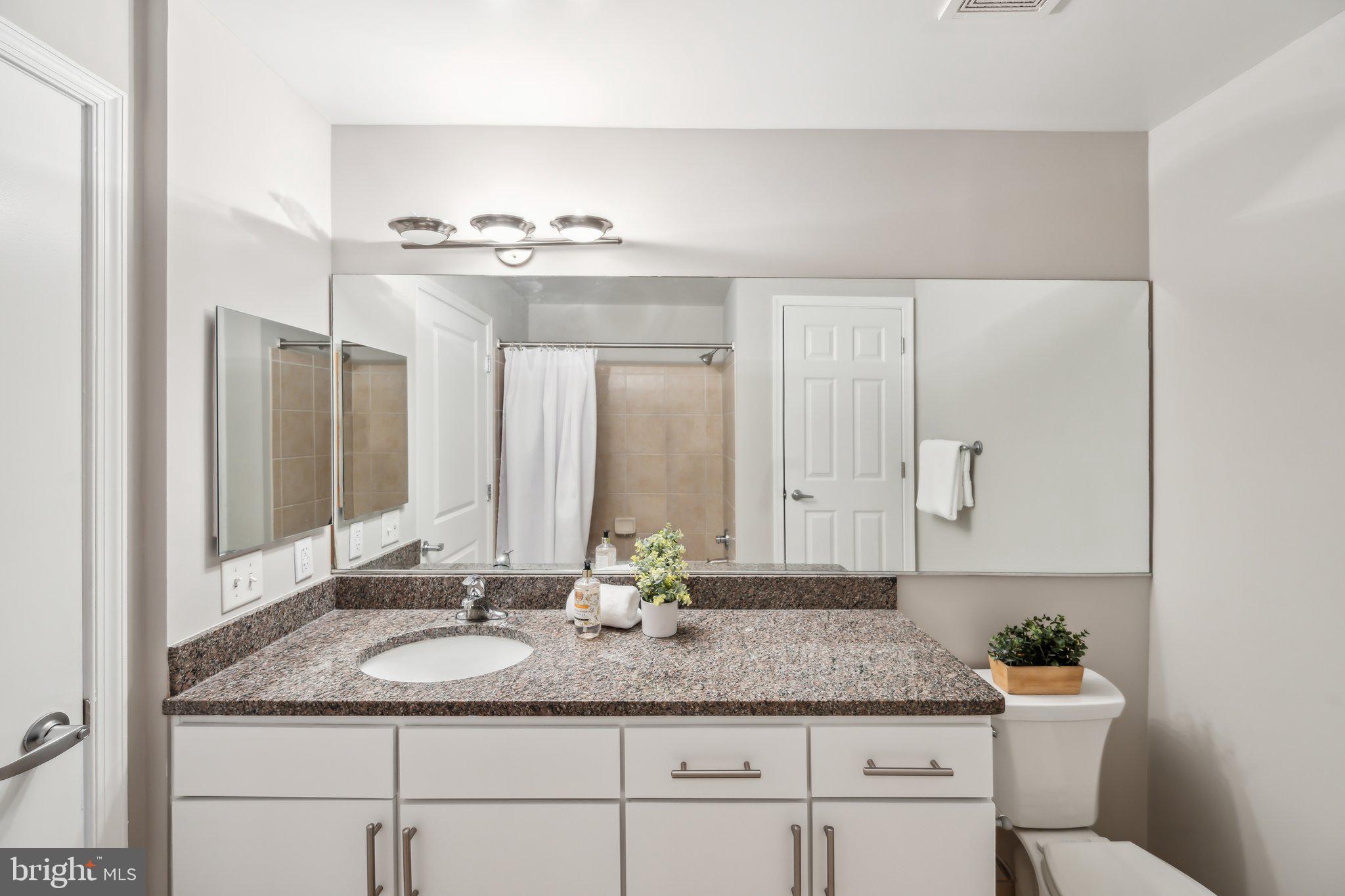 915 E STREET NW 1215