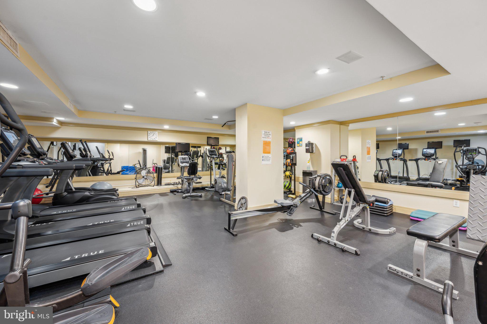 915 E STREET NW 1215