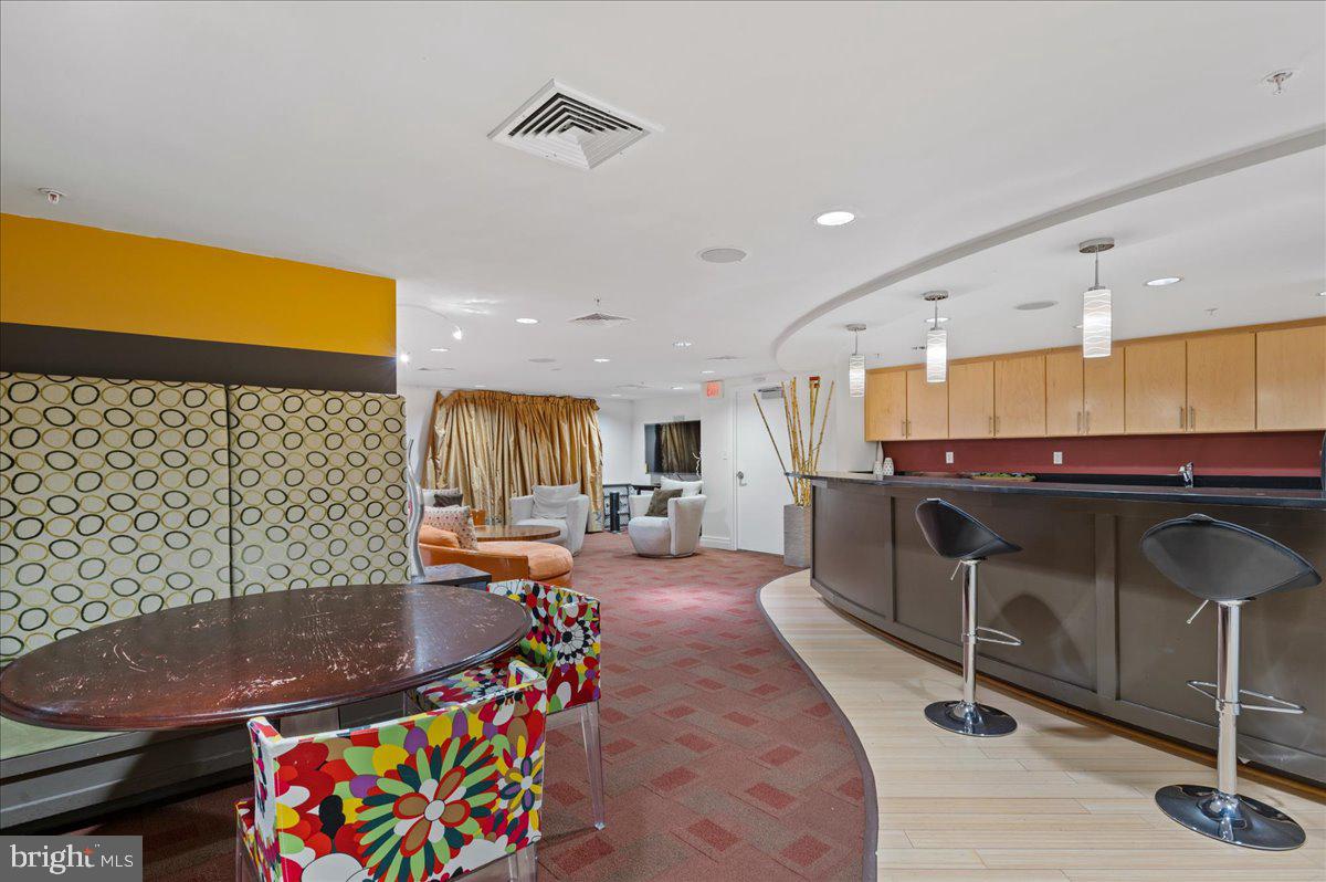 915 E STREET NW 1215