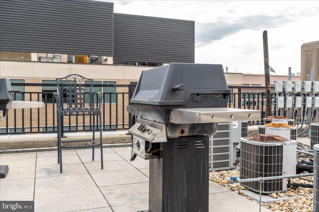 915 E STREET NW 1215