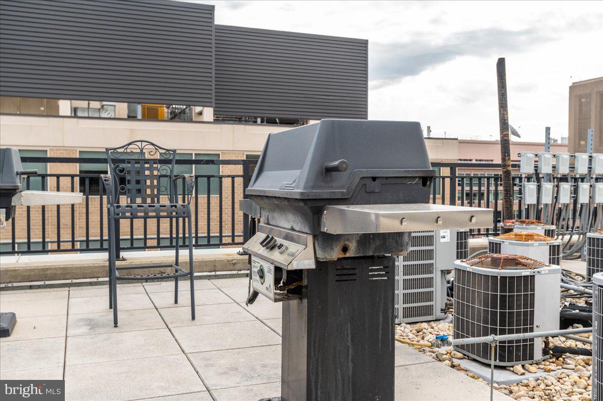 915 E STREET NW 1215