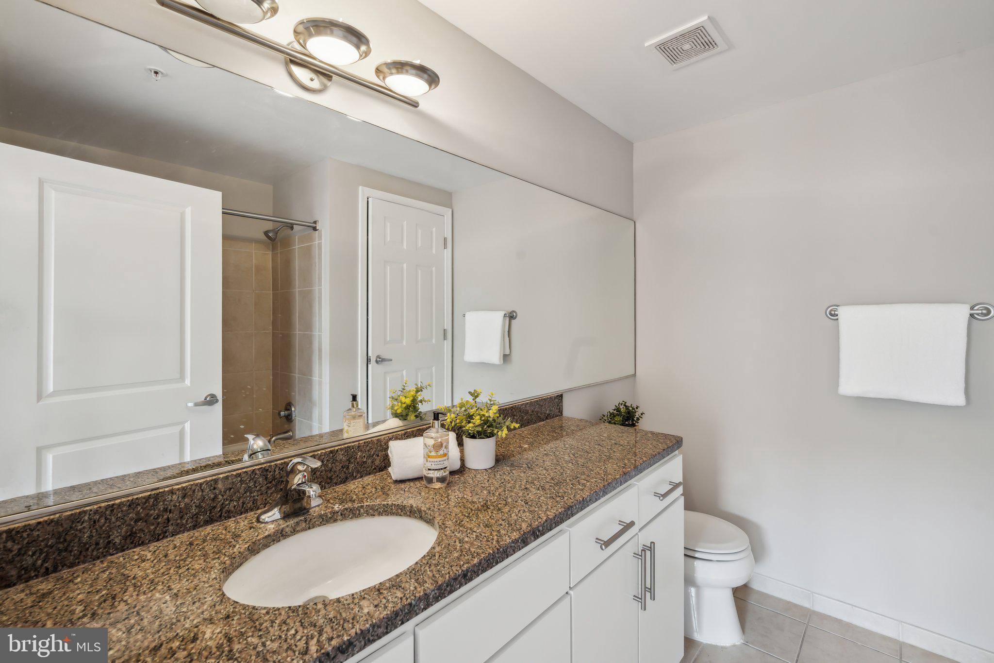 915 E STREET NW 1215