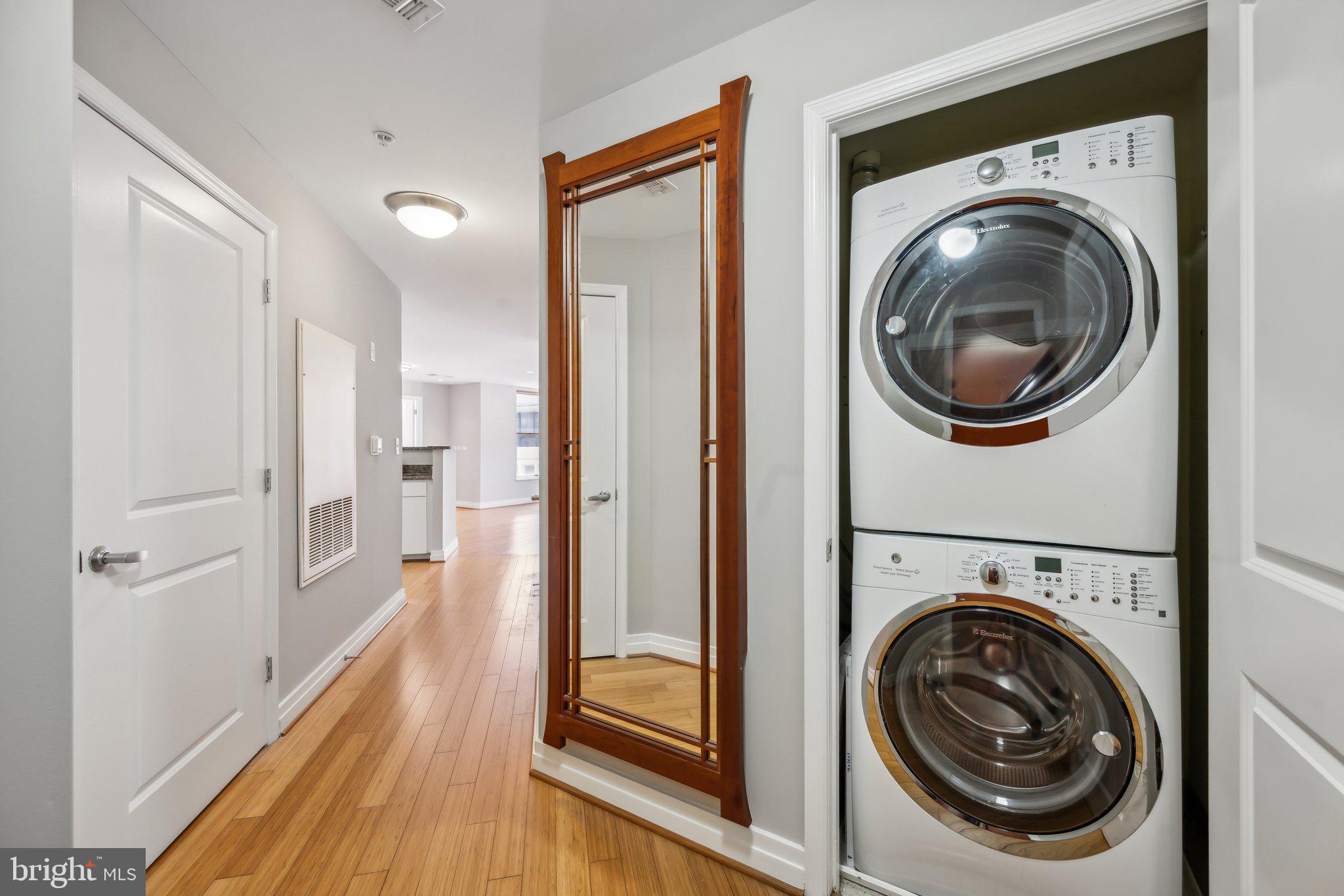 915 E STREET NW 1215