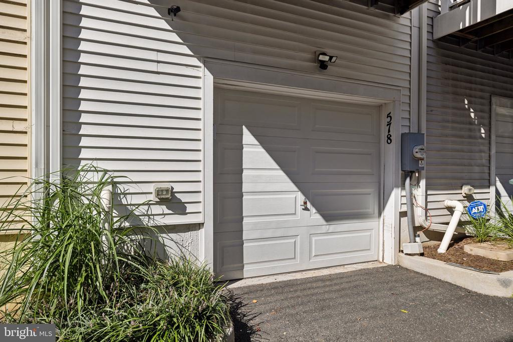 578 REGENT PLACE NE