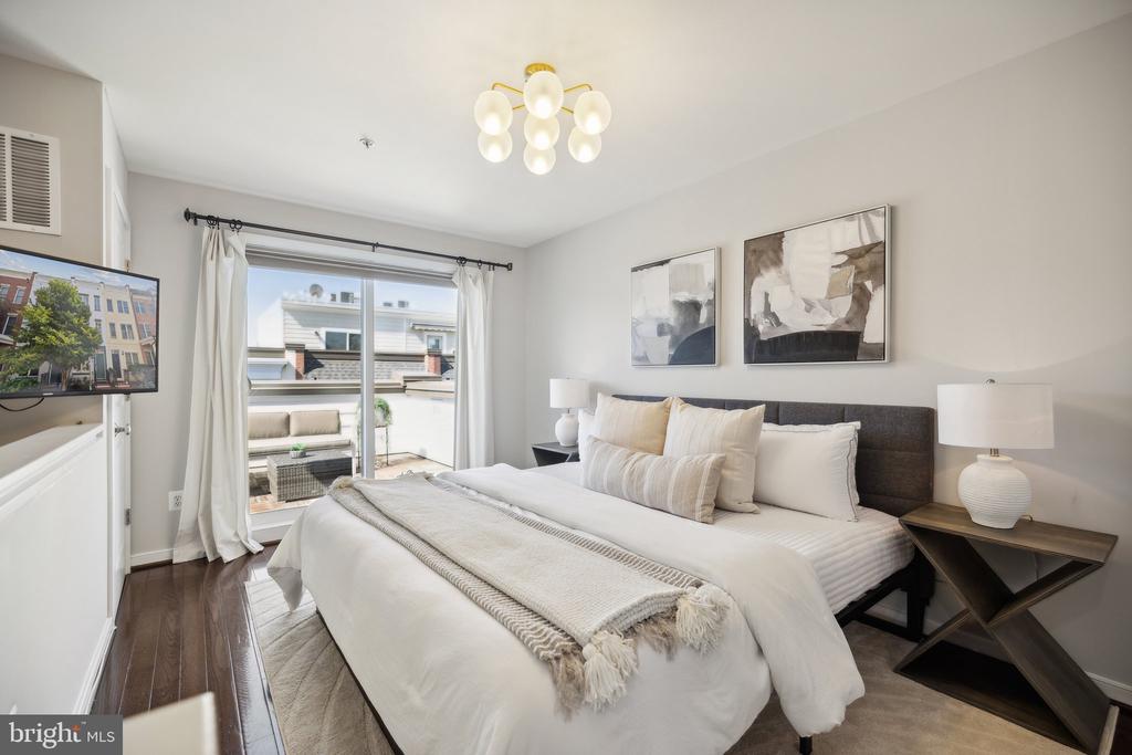 578 REGENT PLACE NE