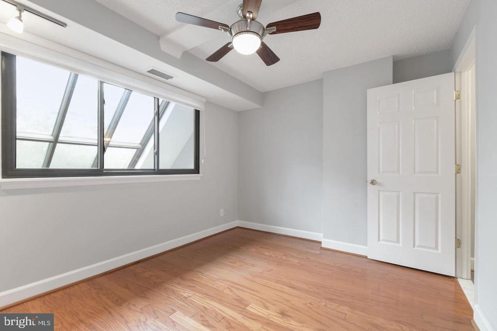 1080 WISCONSIN AVENUE NW 1016