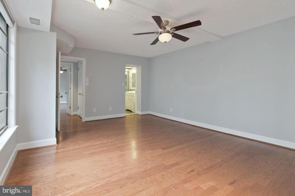 1080 WISCONSIN AVENUE NW 1016