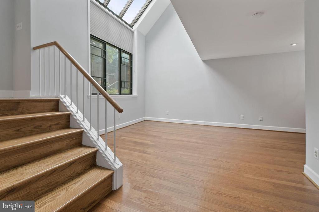 1080 WISCONSIN AVENUE NW 1016