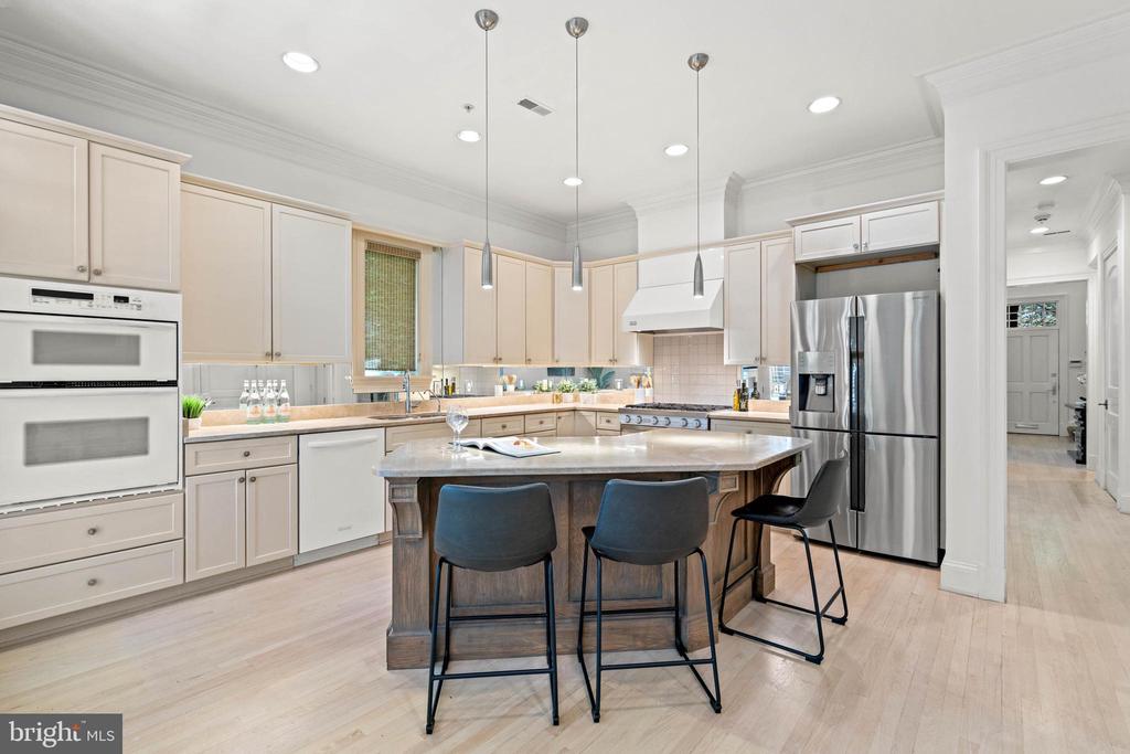 2999 38TH STREET NW