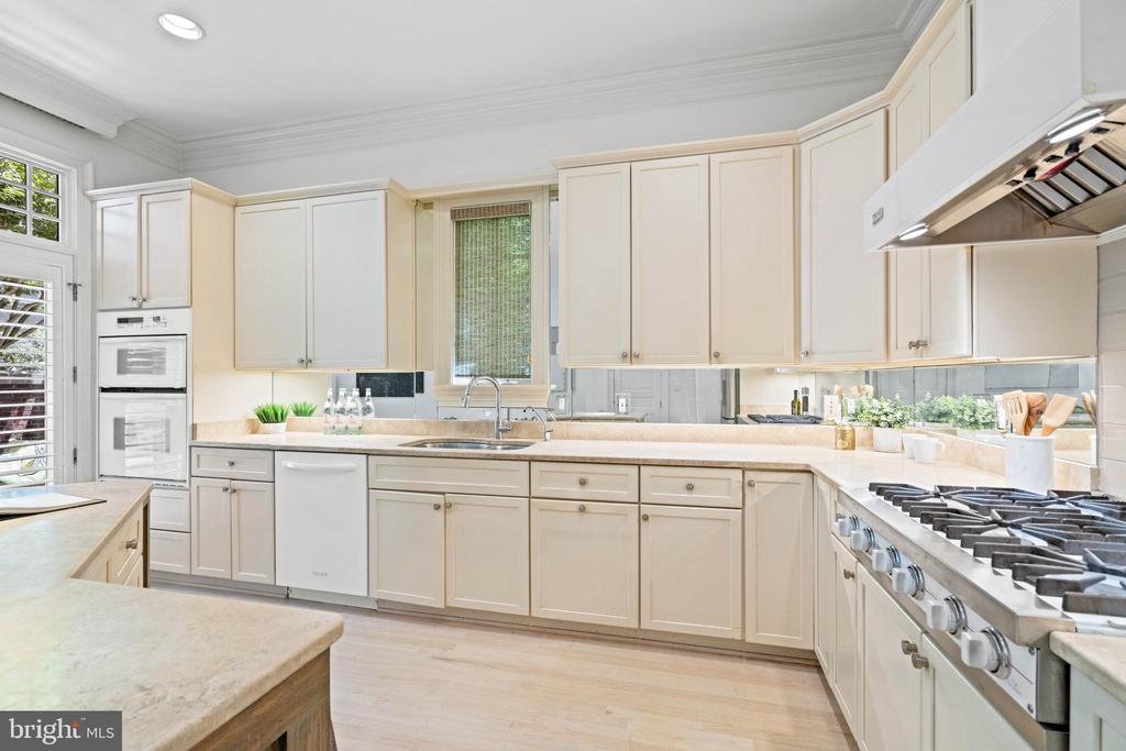 2999 38TH STREET NW