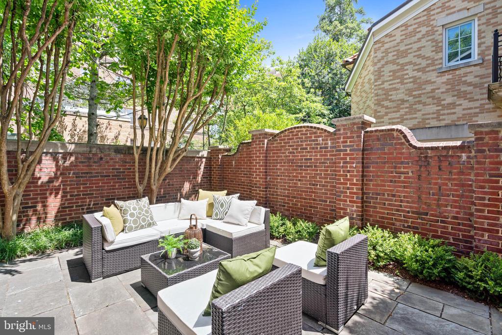 2999 38TH STREET NW